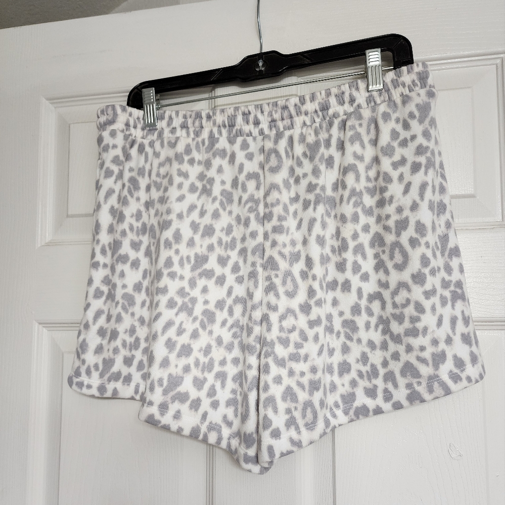 VS Leopard Print Lounge Shorts Size L NWT - Picture 2 of 5